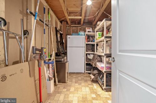 9301 Bentridge Ave, Rockville MD 20854-2860 exterior