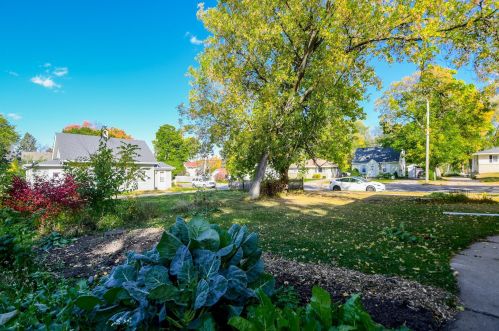 1151 Charlton St, Saint Paul MN 55118-2119 exterior