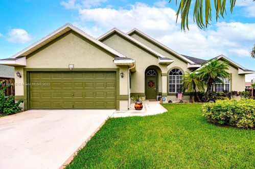 972 Haas Ave, Fort Pierce FL  34953-5611 exterior