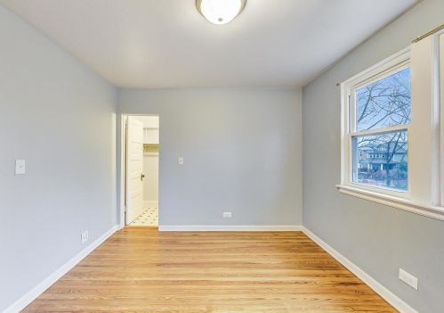 1832 Estes Ave, Chicago IL 60645-2904 exterior