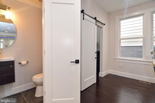 2911 17th St, Washington DC  20018-1825 exterior