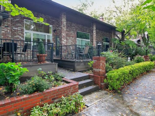 1823 25th Ave, Portland, OR 97210-2545