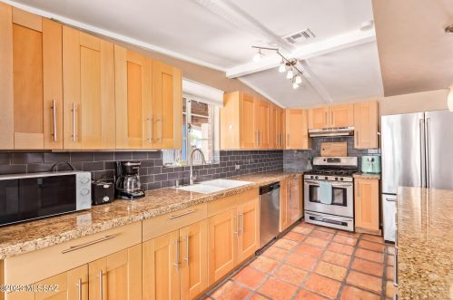 1211 Forgeus Ave, Tucson AZ  85716-3831 exterior