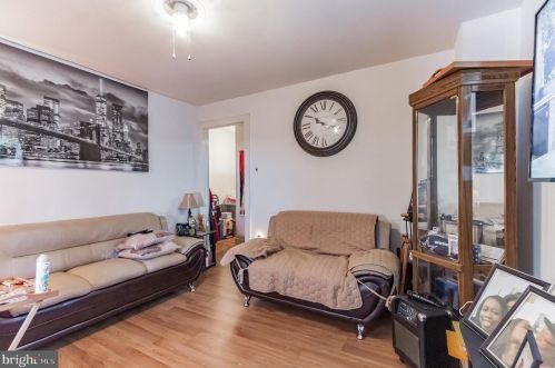 327 10 St, Darby PA 19023-1707 exterior