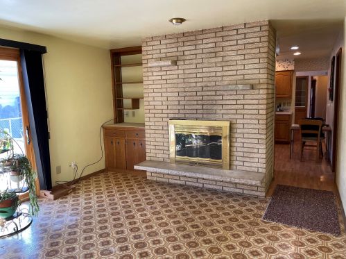 2025 Clayton Crst Ave, Milwaukee WI 53221-3732 exterior