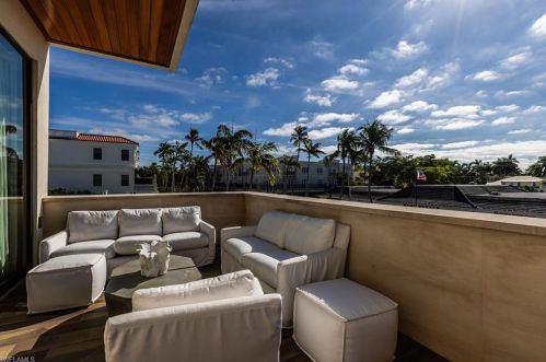 505 5 Ave, Naples FL 34117-4111 exterior