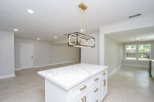 6907 Maple Fox Dr, Humble, TX 77338-1423