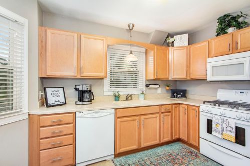 1165 Beechwood, Grand Rapids MI 49505-3828 exterior