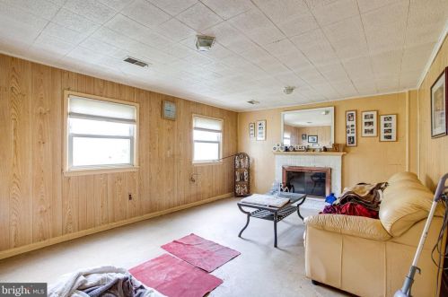 1503 Cool Spg Dr, Alexandria VA 22308-1619 exterior