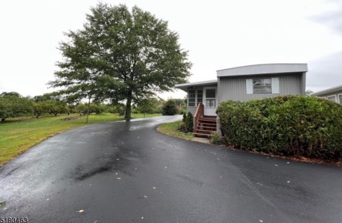 195 Main St, Chester NJ 07930-2453 exterior