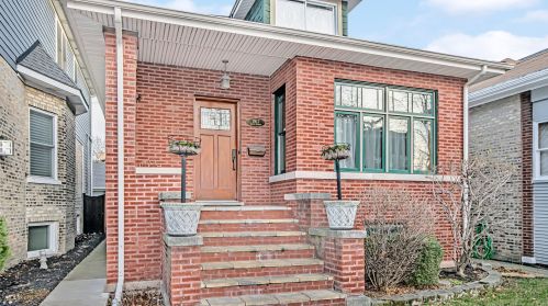 3913 Mozart St, Chicago, IL 60618-3619