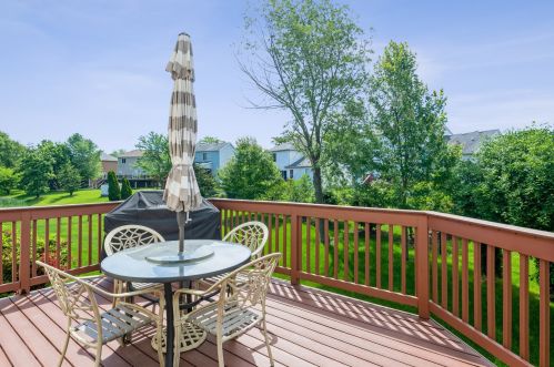 2709 Hayley Ct, Waukegan IL 60085-4932 exterior