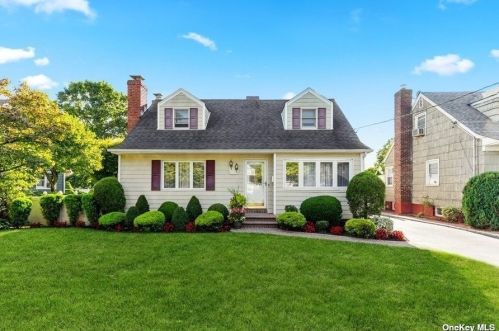 14 Lydia St, Valley Stream NY 11580-2714 exterior