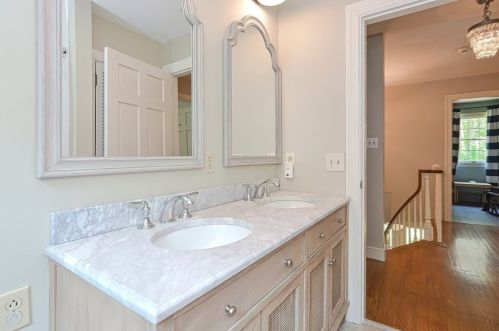 5 Maple Ln, Sutton MA 01590-1810 exterior