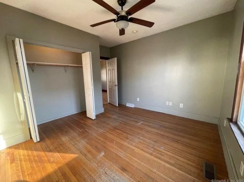 260 Main St, Meriden CT 06451-3859 exterior