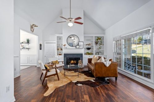 5950 Julian Rd, Gainesville, GA 30506-6098