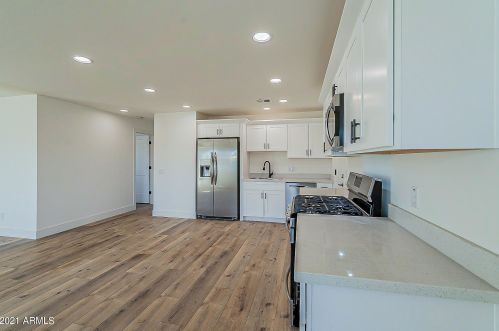 3202 Captain Dreyfus Ave, Phoenix AZ 85032-6706 exterior