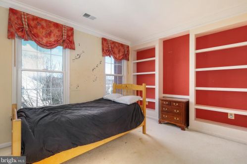 8402 Bells Ridge Ter, Rockville MD 20854-2799 exterior