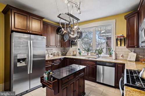 1736 49 St, Camden NJ 08110-1907 exterior