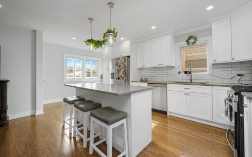 5606 Parkside Ave, Chicago IL 60646-6421 exterior