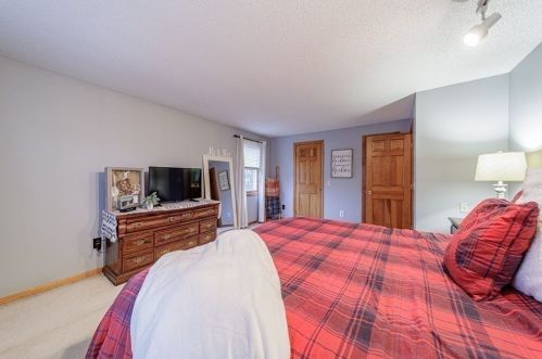 201 Winterset Dr, Springfield MA 01129-1850 exterior