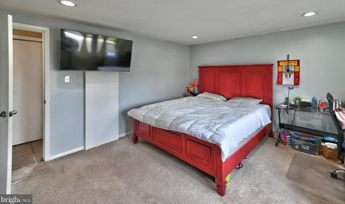 1 Hamilton Lk Dr, Trenton NJ 08619-3437 exterior