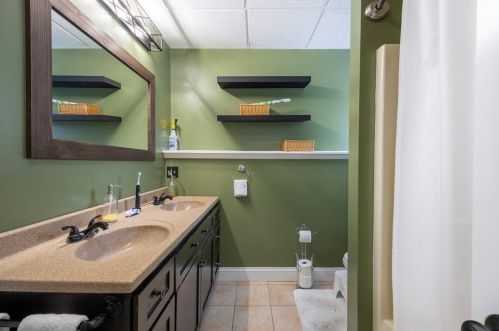 291 Three Rivers Rd, Wilbraham MA 01095-1224 exterior