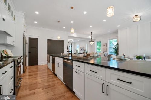 102 Ritchie Ave, Silver Spring MD  20910-5112 exterior