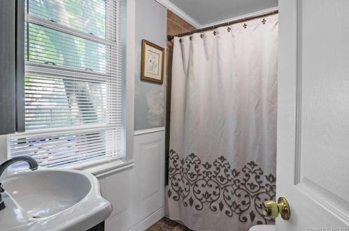 28 Catherine St, Norwalk CT 06851-4507 exterior