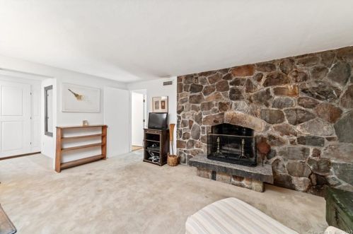 76 Davenport Rd, Roxbury CT 06783-1000 exterior