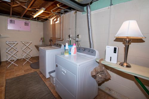 3842 84, Milwaukee WI 53228-1706 exterior