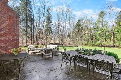 163 Branchville Rd, Ridgefield CT 06877-5116 exterior