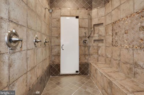 7449 Dulany Dr, Mc Lean VA  22101-2716 exterior