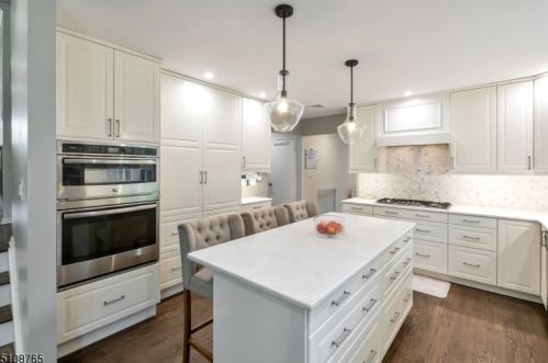 162 Bee Mdw Pkwy, Whippany NJ exterior