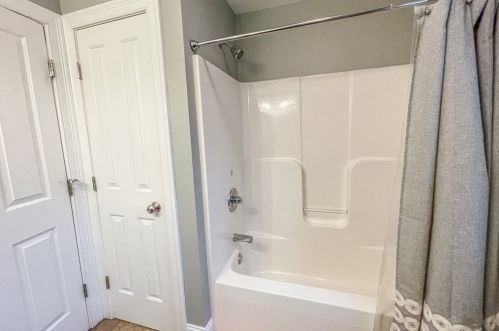 2 Camelot Dr, Worcester MA 01602-1318 exterior