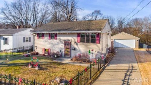 1705 Memorial Dr, Pekin, IL 61554-1837