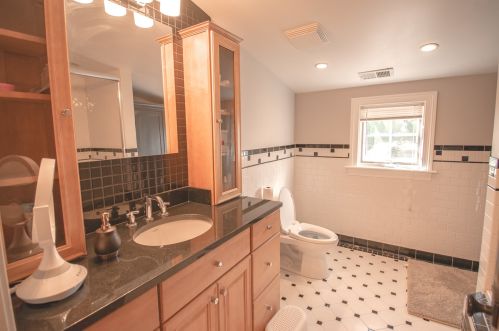 6654 Kilbourn Ave, Chicago IL  60712-3326 exterior