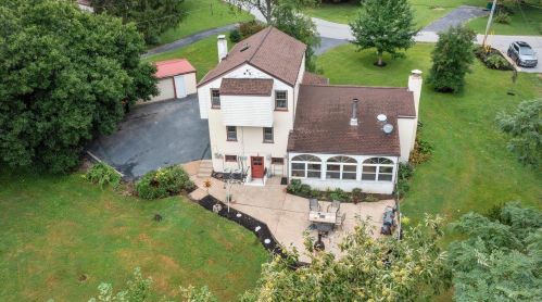 1360 Coburg Lands Dr, Saint Louis MO 63137-3008 exterior