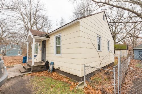 359 Columbia Ave, Meskegon MI  49444-2217 exterior