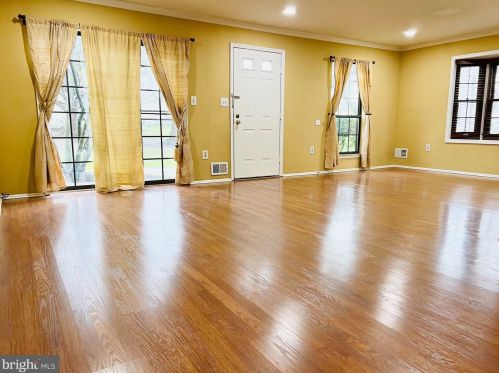 26 Drewes Ct, Trenton NJ  08648-2627 exterior