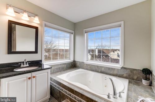 43195 Parkers Rdg Dr, Leesburg VA 20176-5132 exterior