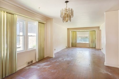 8516 Blackstone Ave, Chicago IL 60637-1823 exterior