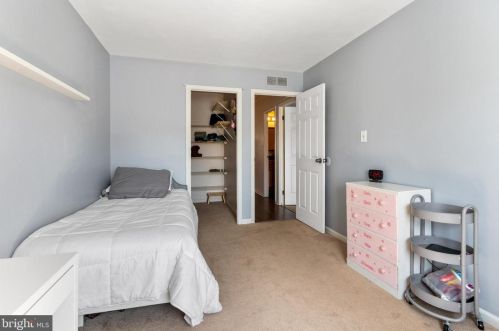 9931 Crestmont Ave, Philadelphia PA 19114-1951 exterior