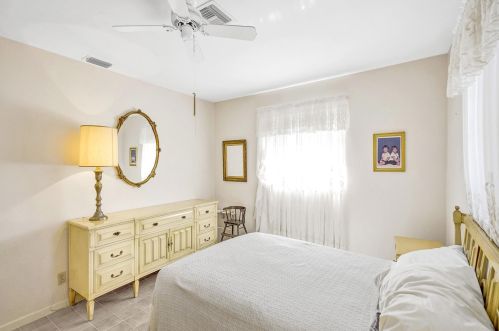 1360 27 Ave, Boynton Beach FL 33426-7828 exterior