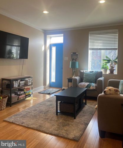 811 Girard Ave, Philadelphia PA  19122-4212 exterior