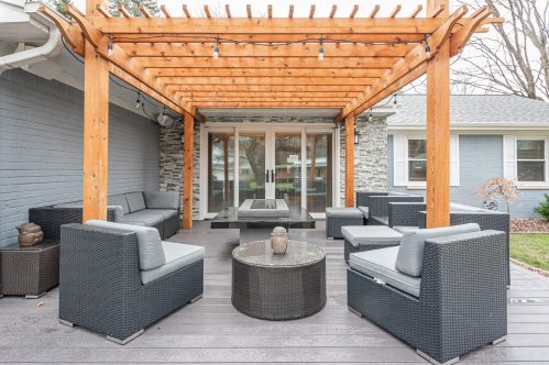 2343 Met To Wee Ln, Milwaukee, WI 53226-1612