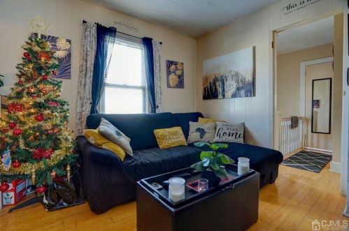 47 Fayette St, Edison NJ  08817-4317 exterior