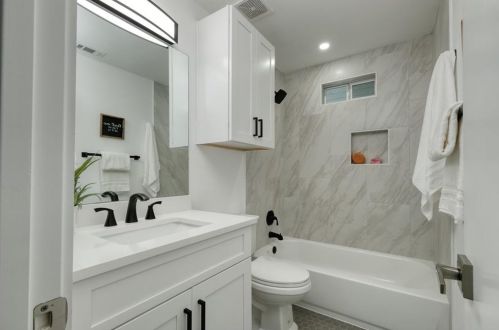 1113 Estes Ave, Austin TX 78721-2629 exterior