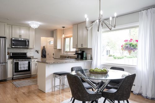 8934 Seneca Rd, Milwaukee WI 53217-2331 exterior