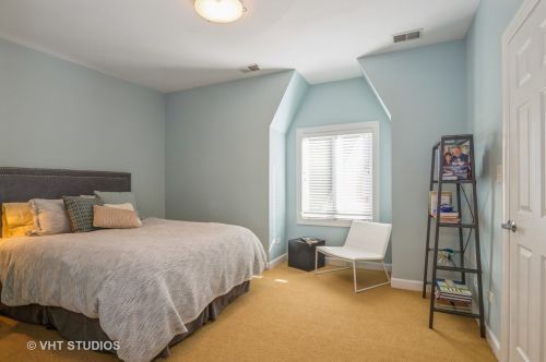 3155 Honore St, Chicago IL 60622-1011 exterior